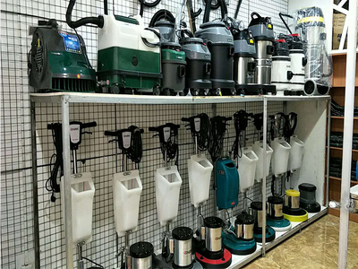 擦地机、吸尘器